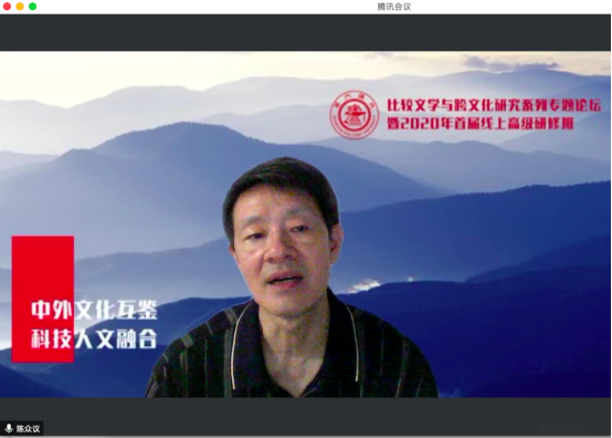 男人的照片上寫著字描述已自動生成