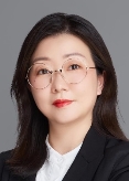 人戴著眼鏡描述已自動生成