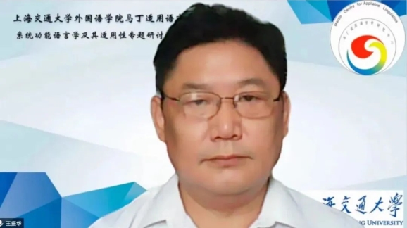 A person wearing glassesDescription automatically generated with medium confidence